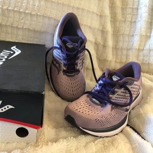 Women’s Saucony Ride 13. Size 9.5  Blush/Dusk